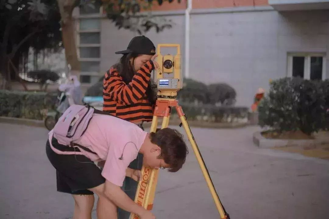 һ��Ů���ӌ��o���y�L�ɵ���